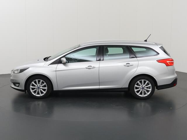 Ford FOCUS Wagon 1.0 Titanium | Trekhaak | Navigatie | Voorruitverwarming | Cruise Control | Climate Control Parkeersensoren |