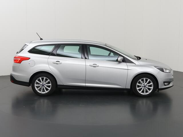 Ford FOCUS Wagon 1.0 Titanium | Trekhaak | Navigatie | Voorruitverwarming | Cruise Control | Climate Control Parkeersensoren |