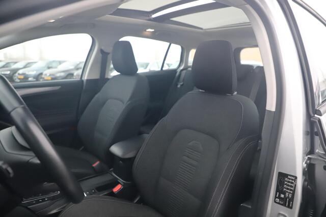 Ford FOCUS Wagon 1.5 EcoBlue Active Business Panoramadak 17 inch LMV Navigatie Carplay Android LED Achteruitrijcamera Cruise Parkeersensor Unieke auto!