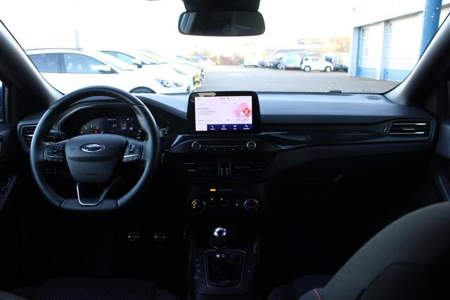 Ford FOCUS 1.0 EcoBoost ST Line Business | Trekhaak | Cruise Control | Navigatie | Camera | Airco | Lichtmetalen Velgen |