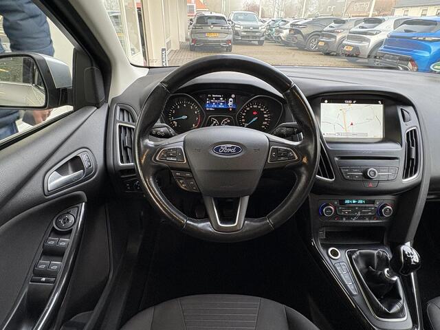Ford FOCUS Wagon 1.0 Titanium | Stoel- & stuurverwarming | Achteruitrijcamera | Keyless | Navigatie | Trekhaak | Dodehoek detectie