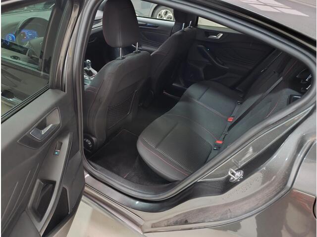 Ford FOCUS 1.0 EcoBoost Hybrid ST Line X Business Climate controle | Navigatiesysteem |Parkeersensoren |Led verlichting | Cruise controle