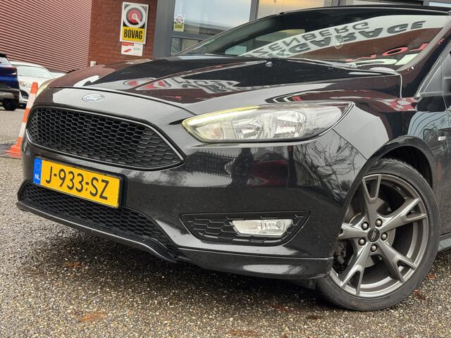 Ford FOCUS Wagon 1.5 ST-Line 183 PK!!! // NAVI // PDC // CRUISE // CLIMA // TREKHAAK // BLUETOOTH // STOELVERWARMING