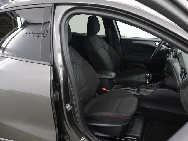 Ford FOCUS 1.0 EcoBoost Hybrid ST Line Style | Winterpakket | Parkeercamera | Navigatie | Climate Control |