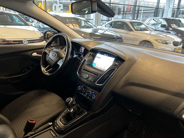 Ford FOCUS Wagon 1.5 TDCI Titanium | Cruise control | Climate control | Park assist | Navigatie | Apple carplay | Nederlands geleverd