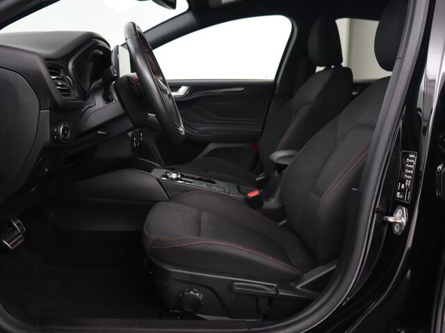 Ford FOCUS 1.5 EcoBoost ST Line | Head-Up | Trekhaak | Adaptive cruise | Camera | Carplay | Navigatie | Keyless | Park Assist | Full LED | Climate control | Bluetooth