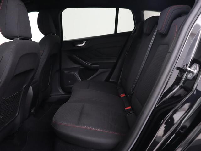 Ford FOCUS 1.5 EcoBoost ST Line | Head-Up | Trekhaak | Adaptive cruise | Camera | Carplay | Navigatie | Keyless | Park Assist | Full LED | Climate control | Bluetooth