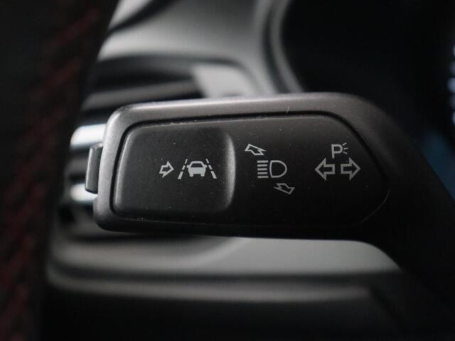 Ford FOCUS 1.5 EcoBoost ST Line | Head-Up | Trekhaak | Adaptive cruise | Camera | Carplay | Navigatie | Keyless | Park Assist | Full LED | Climate control | Bluetooth