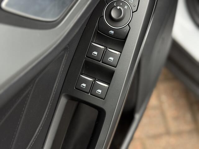 Ford FOCUS Wagon 1.0 EcoBoost Hybrid!! Connected Scherpste prijs van Nederland!! | Airco | Cruise control | Navigatie | Led Koplampen | 1e Eigenaar | BTW auto | RIJKLAARPRIJS INCL 12 MAANDEN GARANTIE EN BEURT