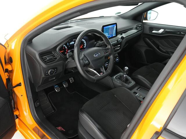 Ford FOCUS ST-3 2.3 280pk PERFORMANCE PACK |dealer onderhouden|panoramadak|B&O|HUD|adaptive cruise control|Apple Carplay|BLIS|winterpack|elek. verstelbare stoelen|lane assist|