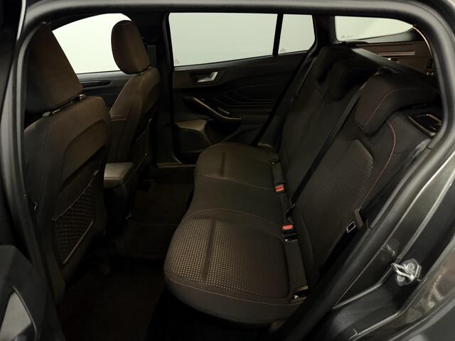 Ford FOCUS Wagon 1.0 EcoBoost Hybrid ST Line Camera, Navi, Winterpakket, Cruise control, Keyless start, A start stop, Clima, Lichtmetalen velgen