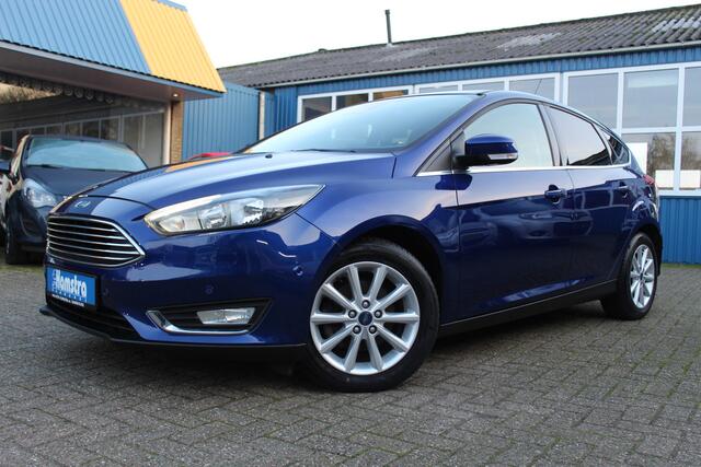 Ford FOCUS 1.0i "Titanium" Cruise - Navi !!! 125 Pk