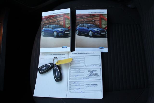 Ford FOCUS 1.0i "Titanium" Cruise - Navi !!! 125 Pk