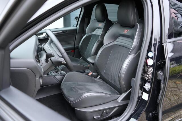 Ford FOCUS 2.3 EcoBoost ST-3 Perfomance / Winterpack / Camera