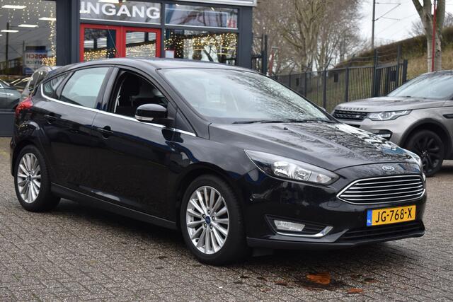 Ford FOCUS 1.0 Titanium 1e Eigenaar | Navigatie | Trekhaak | 100% Onderhouden | 12 mnd BOVAG garantie | Whatsapp 06-53188999