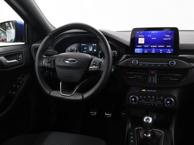 Ford FOCUS Wagon 1.0 EcoBoost Hybrid ST Line Business | Trekhaak | Panoramadak | Winterpakket | Cruise Control | Parkeercamera |