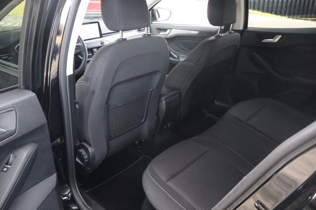 Ford FOCUS Wagon 1.0 EcoB. Titanium | Geen import | Trekhaak I Navi | Cruise |