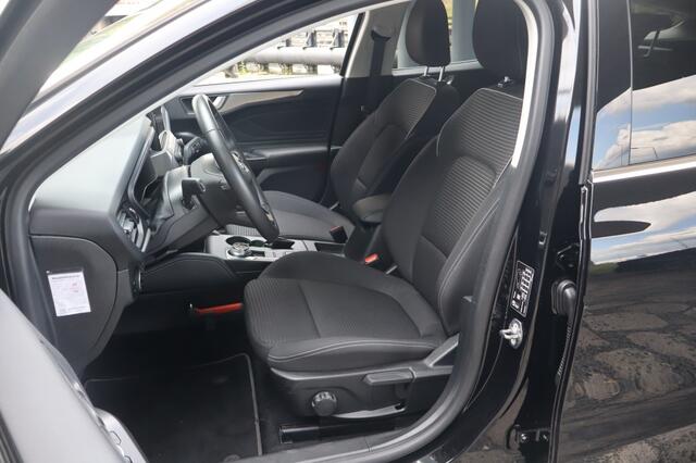 Ford FOCUS Wagon 1.0 EcoB. Titanium | Geen import | Trekhaak I Navi | Cruise |