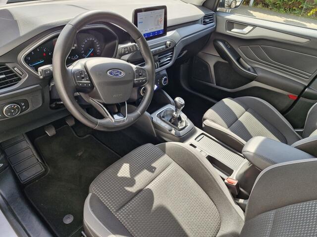 Ford FOCUS Wagon 100 PK Connected | Parkeersensoren voor + achter | LED verlichti