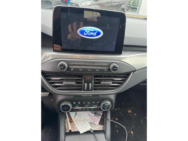 Ford FOCUS Wagon 1.0 EcoBoost Titanium Business | Winter pakket | Dealer onderhouden