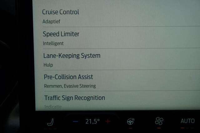 Ford FOCUS Wagon 1.0 EcoB.125PK Hybrid Titanium X/Panoramadak/ Zeldzaam Compleet!!!