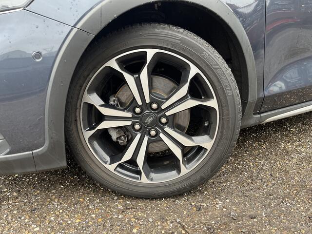 Ford FOCUS Wagon 1.5 EcoBoost Active X Business // ADAPT. CRUISE // DODEHOEK // KEYLESS // CAMERA+SENSOREN // STUUR+STOELVERWARMING // NAVI+CARPLAY //