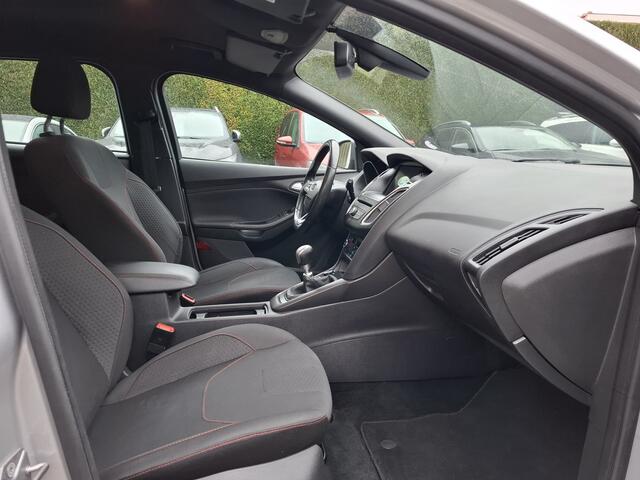 Ford FOCUS Wagon 1.0 ST-Line CLIMAT/CRUISE/NAVI/PDC/TREKHAAK/LED 125PK