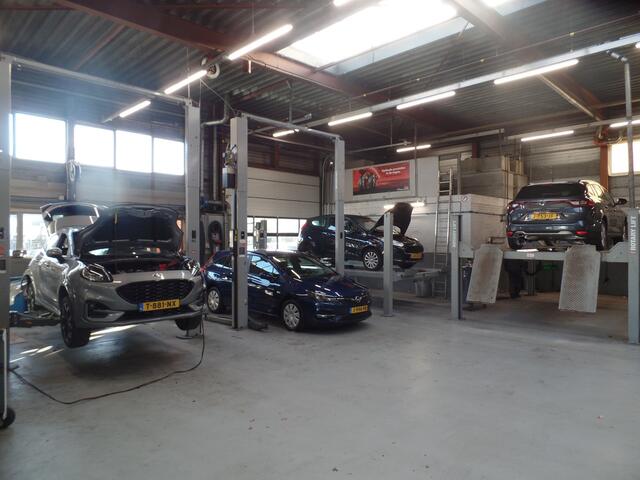 Ford FOCUS Wagon 1.0 EcoBoost Hybrid ST Line X Business 155pk!!, Full options, Navigatie, Clima controle, Cruise controle, Achteruitrijcamera, Elek achterklep, Panorama dak, Xenon, Lm velgen 18'', Pdc, Trekhaak zwenkbaar, Nederlandse auto!! Bovag afleverpakket 695,-