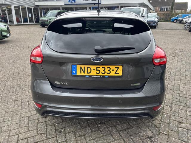 Ford FOCUS 1.0 Ecoboost ST-Line 125pk Achteruitrijcamera | 18 inch velgen | Voorruitverwarming | Apple Carplay, Android auto | Achterspoiler | Dealer onderhouden