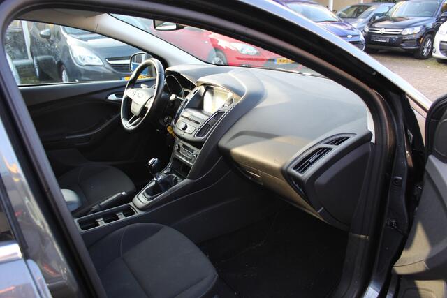Ford FOCUS Wagon 1.0i "Edition" Cruise - Navi - Trekhaak !!! 125 Pk