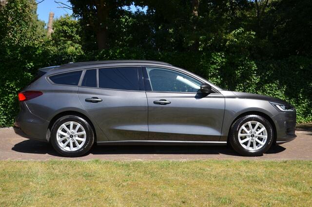 Ford FOCUS Wagon 1.0 EcoBoost Connected Navi/Pdc/Ecc/Stoel,ruit en stuurverwarming/Cr-Controle/Privacy-Glass/16-Inch Lmv/Achteruitrijcamera/Trekhaak