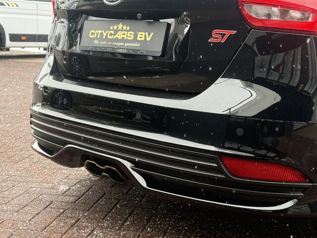 Ford FOCUS 2.0 ST-3 RS Look 251 pk apple carplay Bi-Xenon pdc v/a Recaro stoelen half leder/stof 1e eigenaar dealer onderhouden