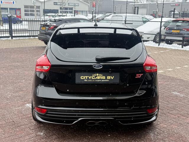 Ford FOCUS 2.0 ST-3 RS Look 251 pk apple carplay Bi-Xenon pdc v/a Recaro stoelen half leder/stof 1e eigenaar dealer onderhouden