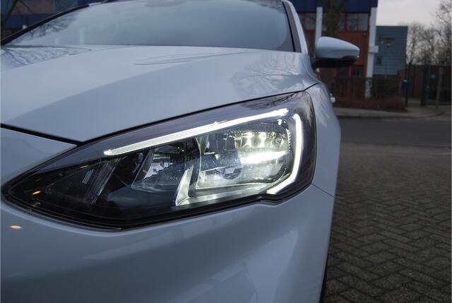 Ford FOCUS Wagon 1.0 EcoBoost ST Line Wagon 125pk NL-AUTO | PANORAMADAK | CLIMATE | PDC V+A | APPLE/ANDRIOD