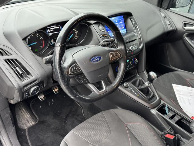 Ford FOCUS Wagon 1.5 150pk H6 ST-Line Navigatie Stoel en Stuurverwarming Trekhaak