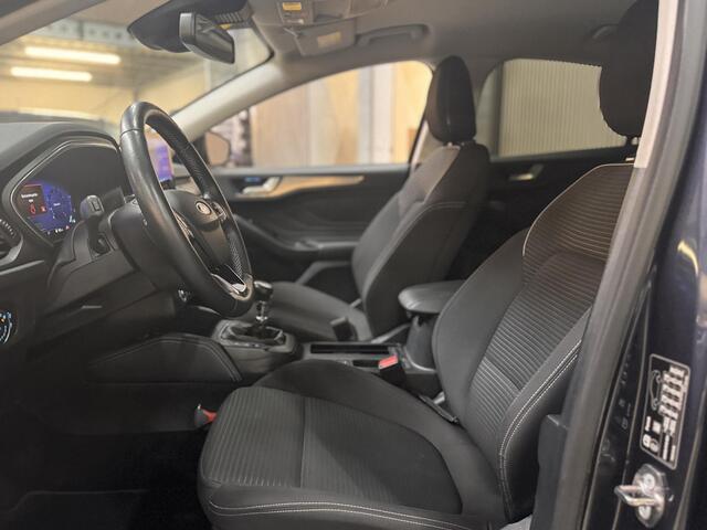 Ford FOCUS 155pk Titanium X Navi Camera Winter Parking Dodehoek pack Keyless Privacy glass 5d Dealeronderhouden