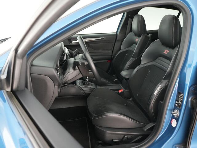 Ford FOCUS ST-3 2.3 280pk PERFORMANCE PACK |launch control|sper diff|head-up|panoramadak|B&O|Apple Carplay|blind spot|elek. stoelen|parkeersensoren|19"|