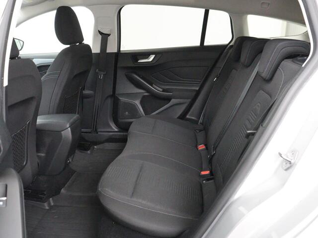 Ford FOCUS 1.0 EcoBoost Hybrid Active | Stoelverwarming | Trekhaak | Camera | Stuurverwarming | Carplay | Keyless | Full LED | Navigatie | Parkeerhulp | Climate control | Cruise control