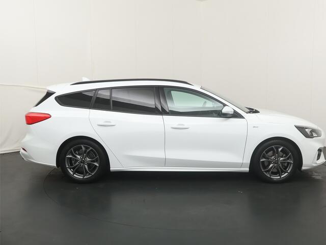 Ford FOCUS Wagon EcoBoost 125 pk ST-Line | Trekhaak | Winter Pack | Camera | 4 seiz. banden | Keyless entry | 100% dealer onderh.