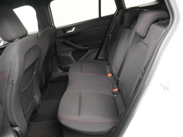 Ford FOCUS Wagon EcoBoost 125 pk ST-Line | Trekhaak | Winter Pack | Camera | 4 seiz. banden | Keyless entry | 100% dealer onderh.