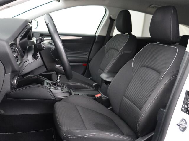 Ford FOCUS 1.0 EcoBoost Hybrid Titanium X | Stoelverwarming | Camera | Carplay | Digital Cockpit | Stuurverwarming | Keyless | Full LED | Parkeerhulp | Climate control | Cruise control