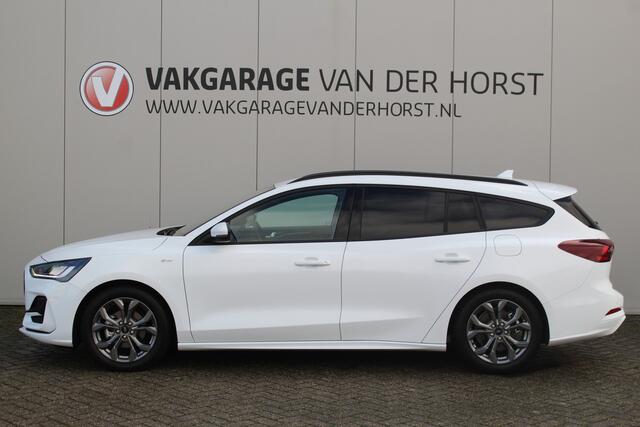 Ford FOCUS Wagon 1.0-125pk EcoBoost Mild-Hybrid ST-Line. In nieuwstaat ! Slechts 3.850km ! Autm. airco dual, camera, pdc v+a, adaptieve cruise cntrl, side- en lane assist, LED verlichting, stoel-, stuur- en voorraamverw., LM wielen, navigatie, telefoonvoorb. etc.