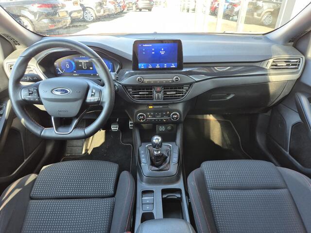 Ford FOCUS 1.0 EcoBoost Hybrid ST Line X Business | Afneembare trekhaak | Navigatie | Panoramadak |