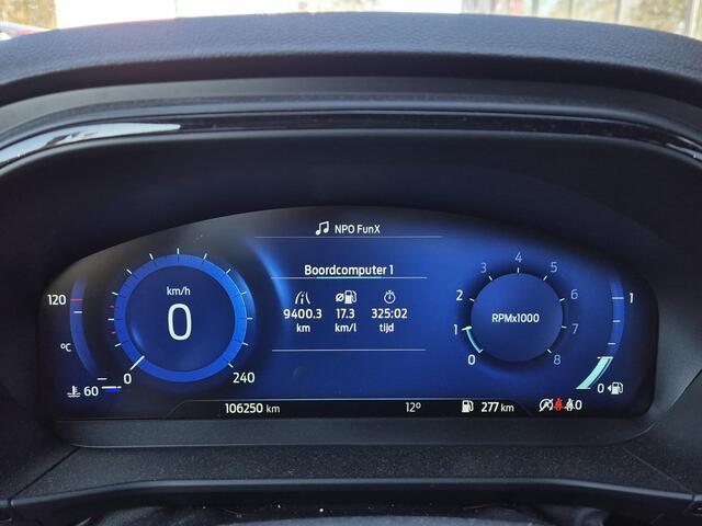 Ford FOCUS 1.0 EcoBoost Hybrid ST Line X Business | Afneembare trekhaak | Navigatie | Panoramadak |