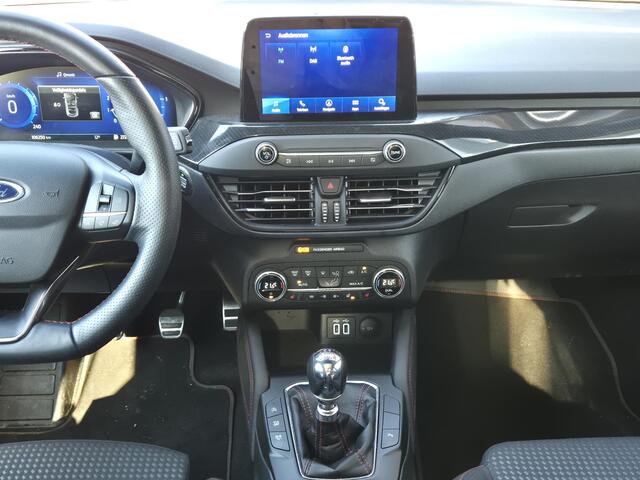 Ford FOCUS 1.0 EcoBoost Hybrid ST Line X Business | Afneembare trekhaak | Navigatie | Panoramadak |