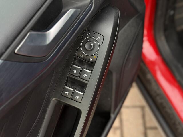 Ford FOCUS Wagon 1.0 EcoBoost Hybrid ST Line X Business | Stoel/Stuurverwarming | Camera | Trekhaak | PDC V+A | Navi | Verwarmde Voorruit | RIJKLAARPRIJS INCL 12 MAANDEN GARANTIE EN BEURT