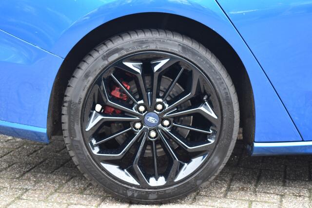 Ford FOCUS Wagon 1.5 EcoBoost ST Line Schuifdak | B&O | HUD | Winter pakket | Elek Trekhaak | 12 mnd BOVAG garantie | Whatsapp 06-53188999