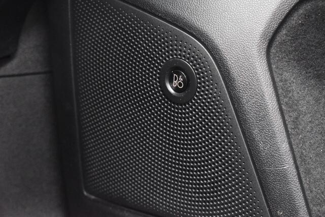 Ford FOCUS Wagon 1.5 EcoBoost ST Line Schuifdak | B&O | HUD | Winter pakket | Elek Trekhaak | 12 mnd BOVAG garantie | Whatsapp 06-53188999