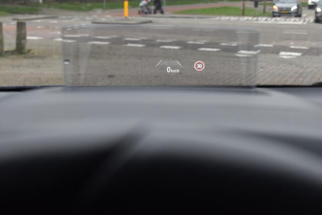 Ford FOCUS Wagon 1.5 EcoBoost ST Line Schuifdak | B&O | HUD | Winter pakket | Elek Trekhaak | 12 mnd BOVAG garantie | Whatsapp 06-53188999