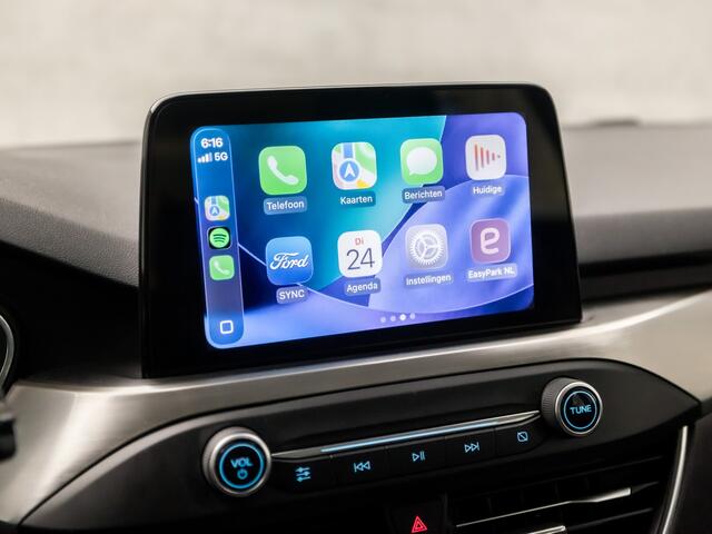 Ford FOCUS 1.0 EcoBoost Titanium Sport Automaat (APPLE CARPLAY, GROOT NAVI, CLIMATE, CAMERA, KEYLESS, SPORTSTOELEN, CRUISE, LM VELGEN, PARKEERSENSOREN, NIEUWSTAAT)